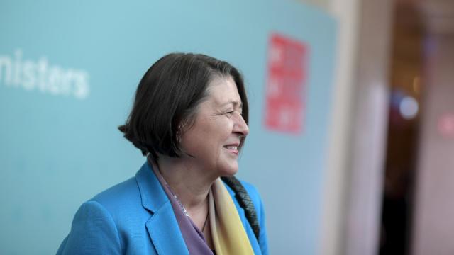La comisaria de Transportes, Violeta Bulc, admite que los Gobiernos necesitan más tiempo para abolir el cambio de hora