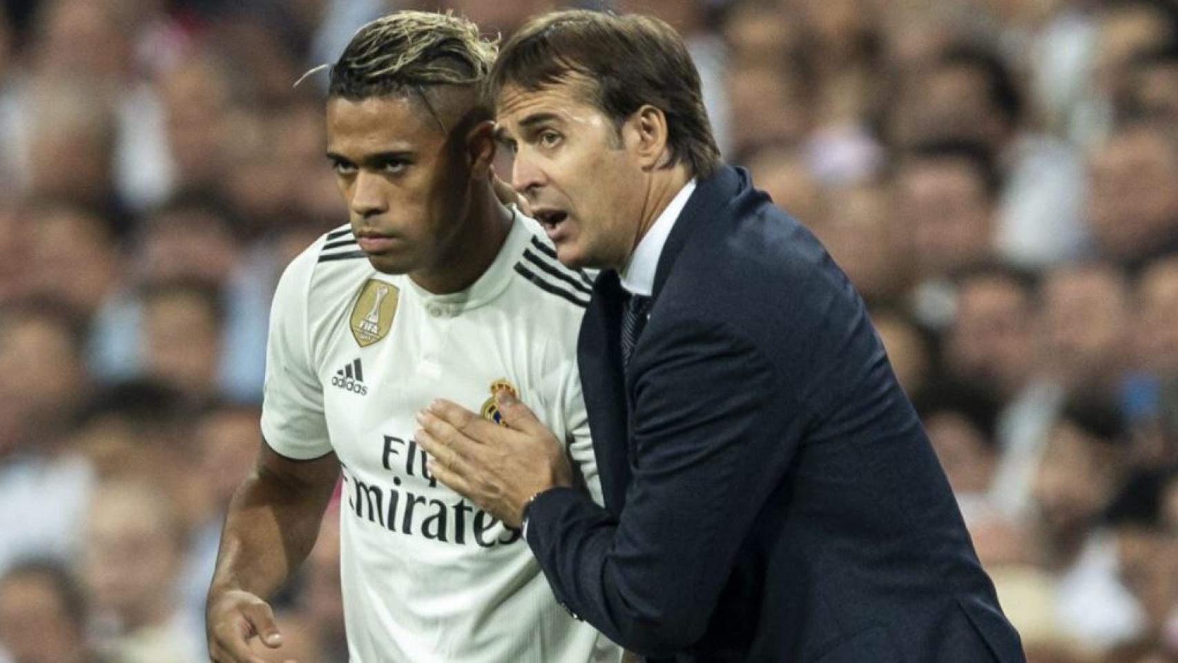 Mariano recibe instrucciones de Lopetegui. Foto: Twitter (@marianodiaz7)