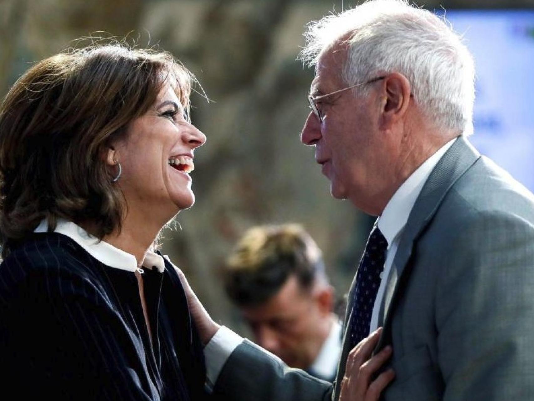 El ministro de Asuntos Exteriores, Josep Borrell y la titular de Justicia, Dolores Delgado, en una imagen de archivo.