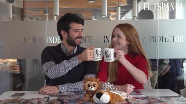 Raúl Rodríguez y Ane Olabarrieta en el kiosco rosa en vídeo.