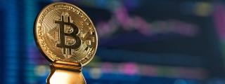 El bitcoin es una alternativa más barata, más eficiente y global frente a las monedas tradicionales.