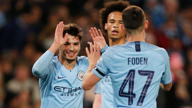 Brahim Díaz celebra un gol con el Manchester City junto a Phil Foden y Sané
