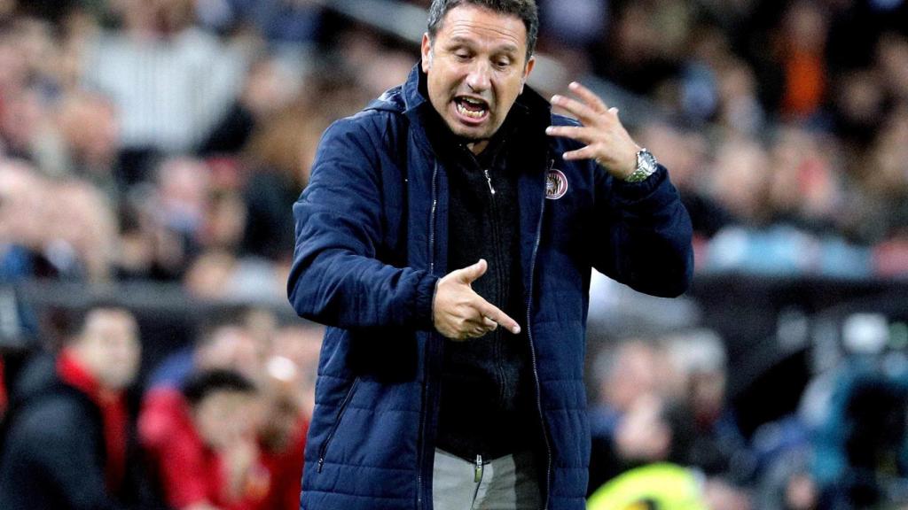 Eusebio Sacristán, durante un partido del Girona