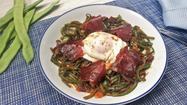 Judias-verdes-cecina-huevo-poche_dest-1