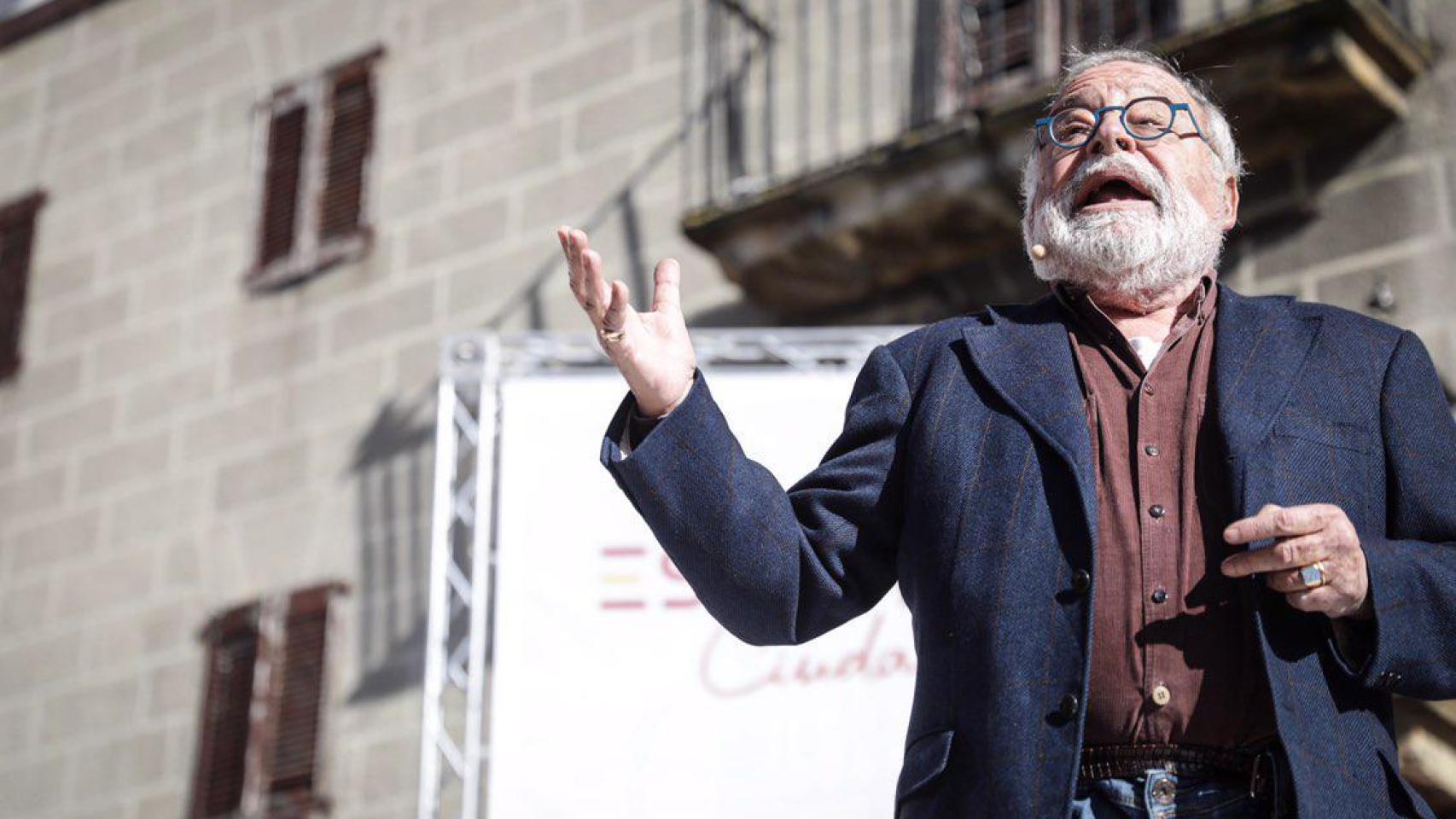 Fernando Savater, durante un mitin en Alsasua.