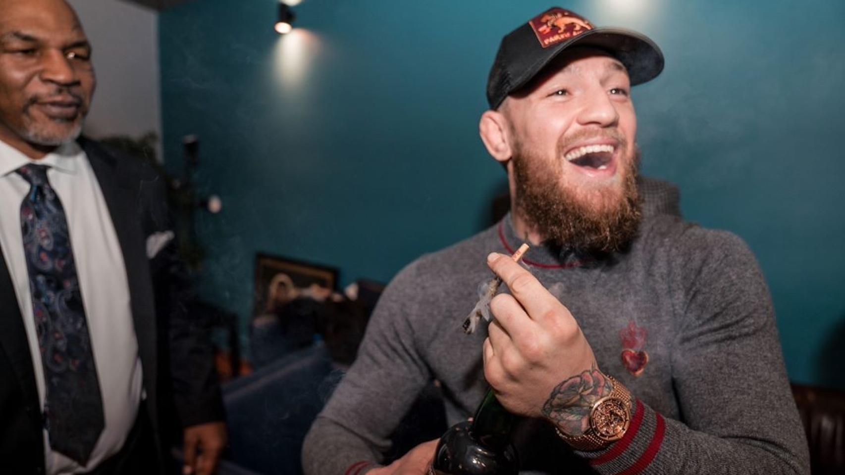 McGregor junto a Mike Tyson.