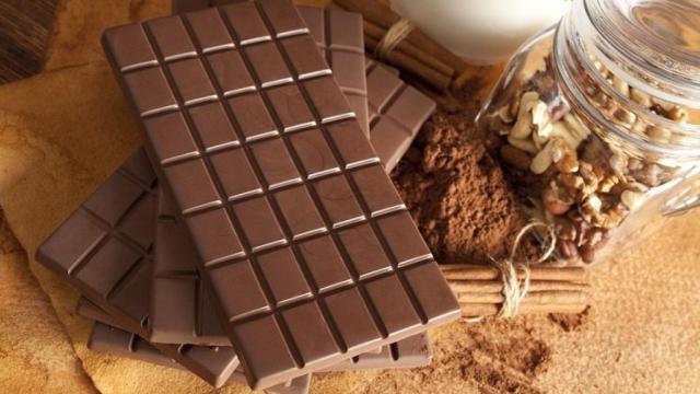 Una tableta de chocolate.