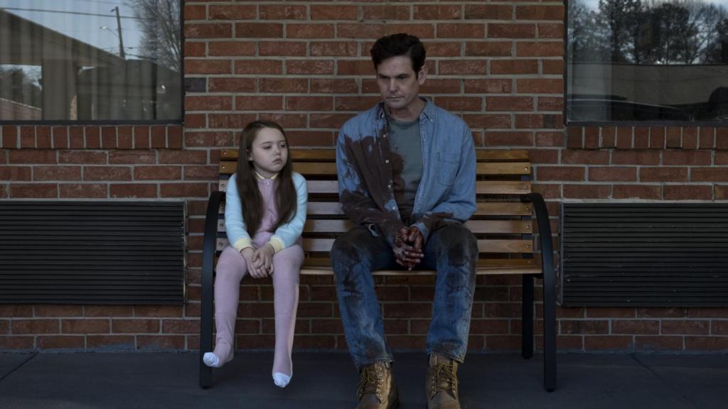 Henry Thomas en La maldición de Hill House.