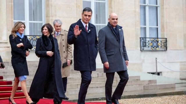 Pedro Sánchez a su llegada al Foro por la paz en París