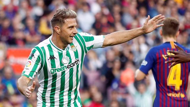 Joaquín celebra su gol en el Camp Nou.