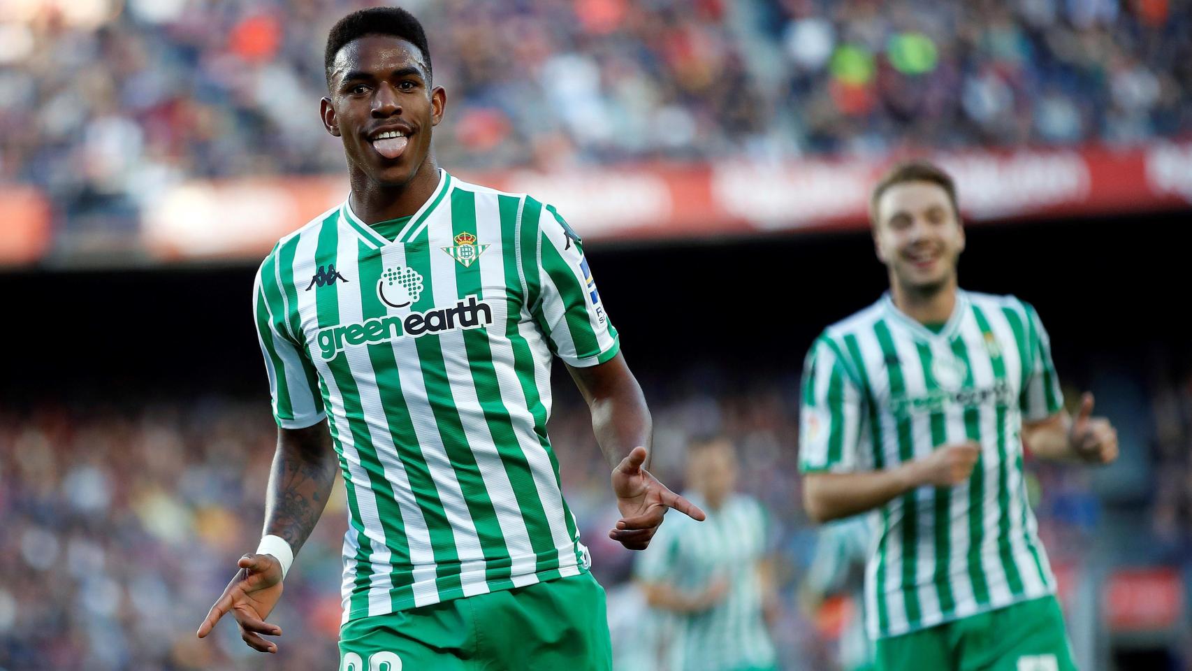 Junior Firpo celebrando un gol