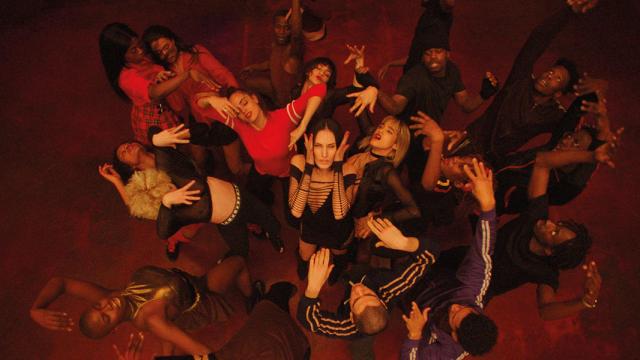 Fotograma de 'Clímax' (Gaspar Noé, 2018), donde una sangría adulterada altera la trama