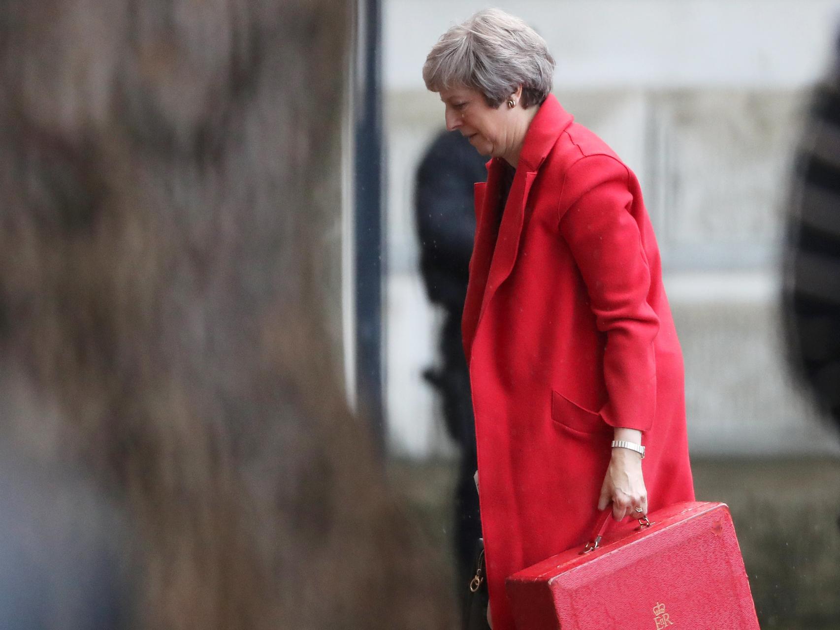 Theresa May ha convocado a sus ministros a las 15:00 horas para discutir el borrador de pacto