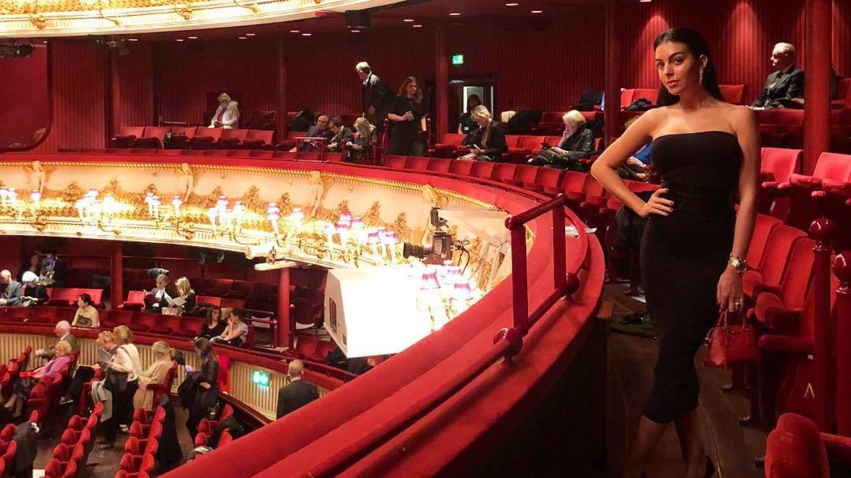 Georgina, en su visita a la ópera.