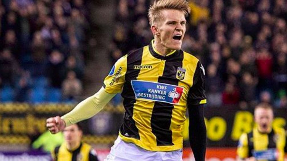 Odegaard celebra un gol con el Vitesse