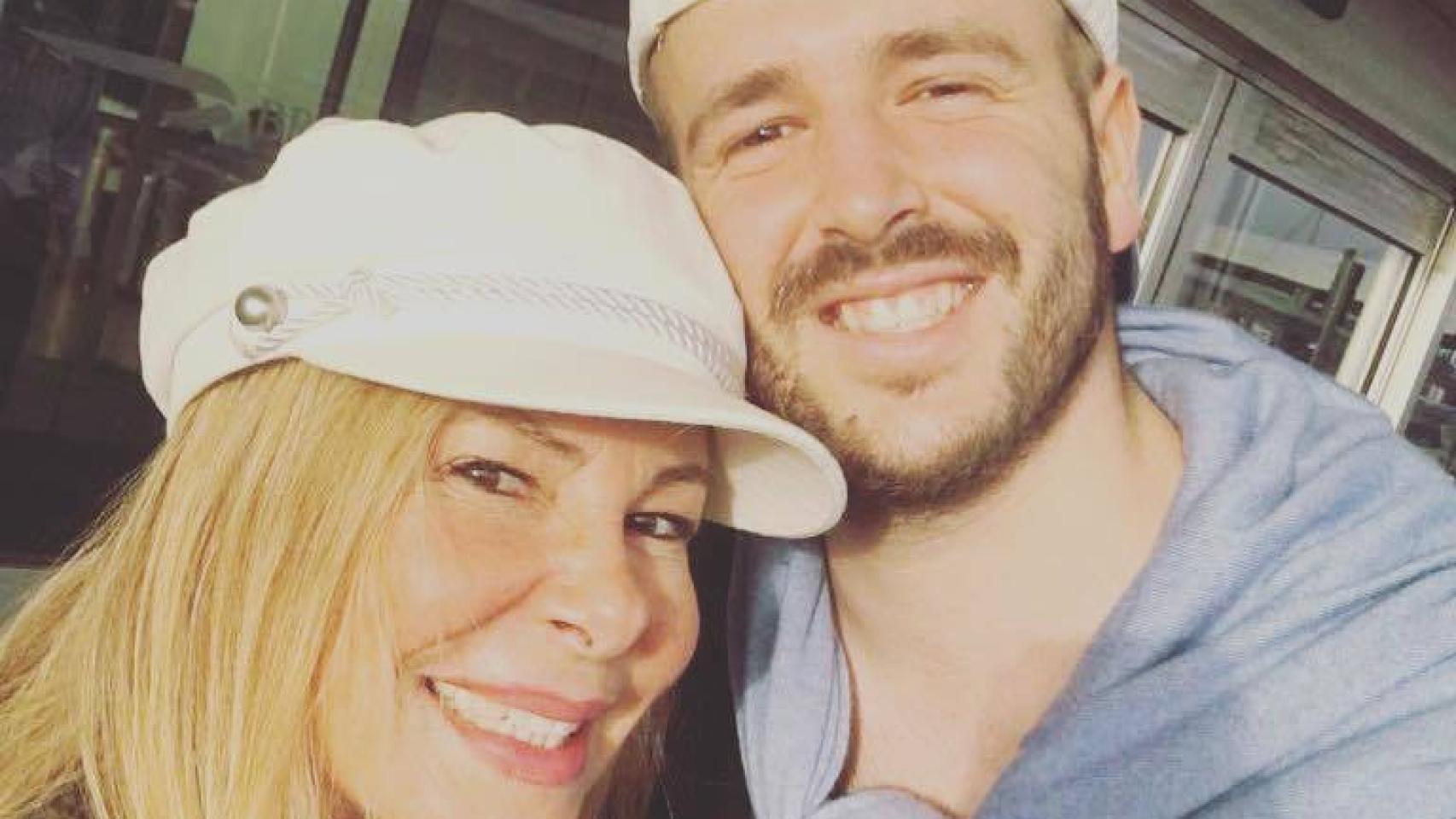 Ana Obregón junto a su hijo Álex Lequio.