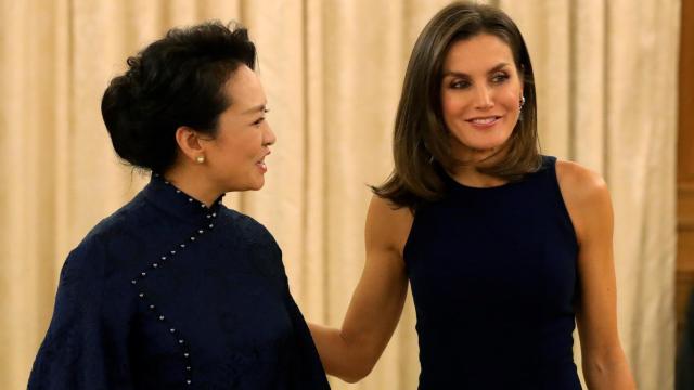 La reina Letizia y la primera dama Peng Liyuan.