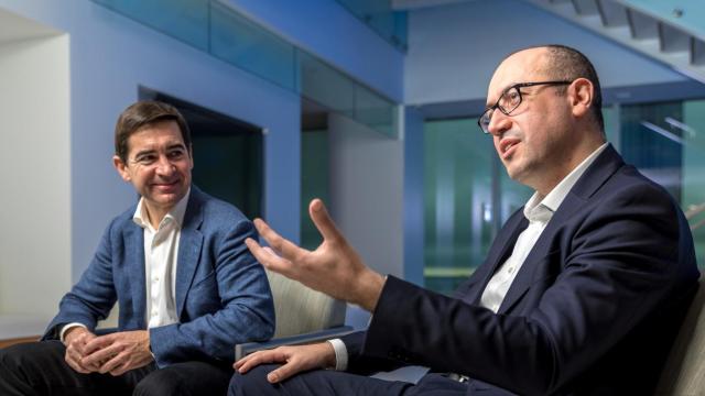 Carlos Torres,  presidente del BBVA y Onur Genç, consejero delegado de la entidad.