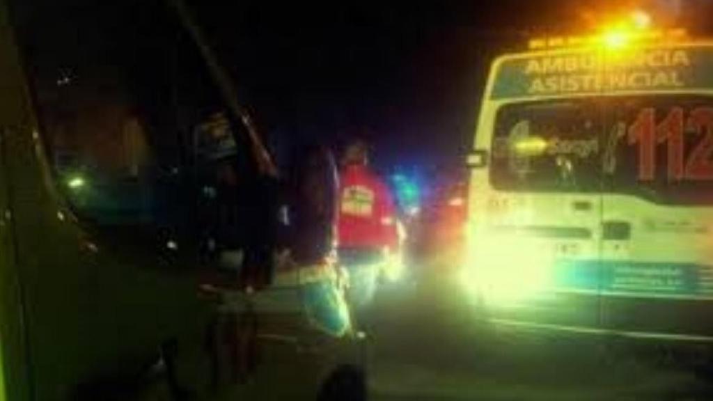 Una ambulancia en el lugar de un accidente