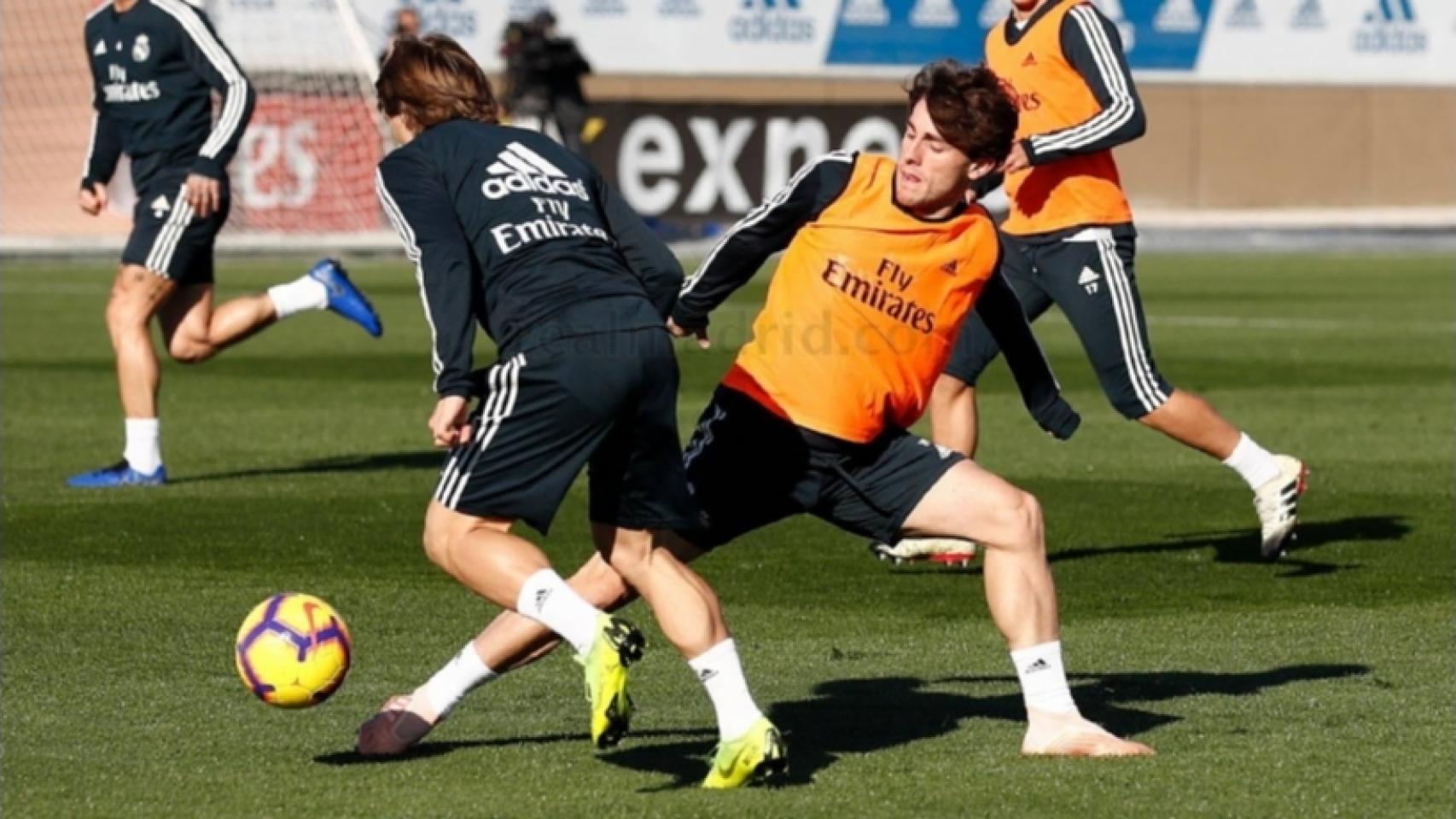 Odriozola, Vallejo y Reguilón vuelven a los entrenamientos del Madrid