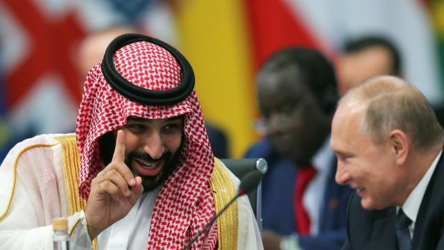 Mohammed bin Salman habla con el presidente de Rusia, Vladimir Putin. /Reuters