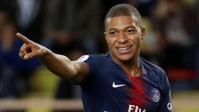 Kylian Mbappé en un partido con el PSG