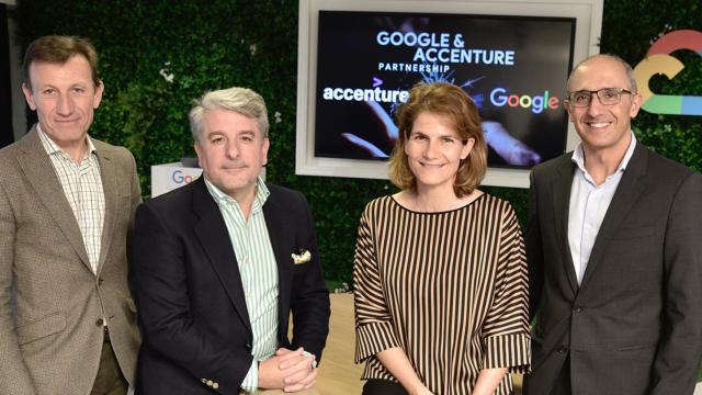 Javier Sanz y Juan Pedro Moreno de Accenture, junto a Fuencisla Clemares e Isaac Hernández de Google (de izquierda a derecha).