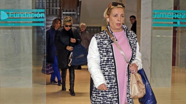Carmen Borrego y Terelu Campos saliendo de la Fundación Jiménez Díaz