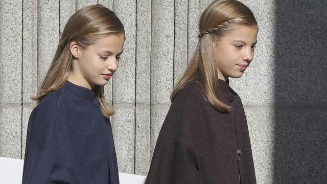Leonor y Sofía llegando al Congreso.