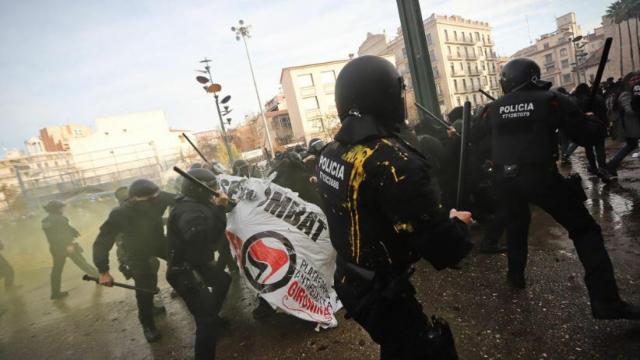 Las cargas de los Mossos este jueves.