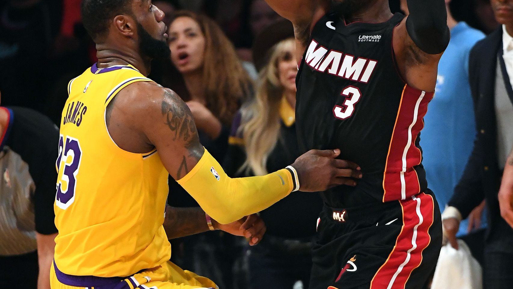 LeBron James y Wade en el encuentro entre Los Ángeles Lakers y Miami Heat