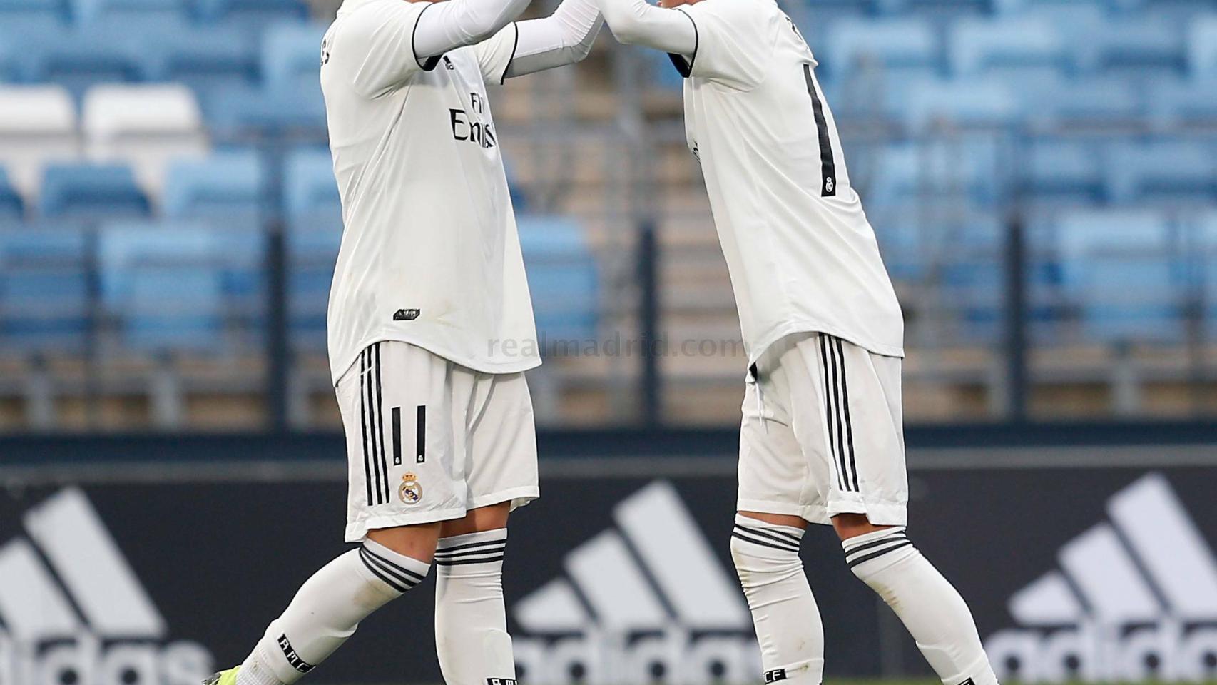 Rodrigo felicita a Iván por su gol ante el CSKA