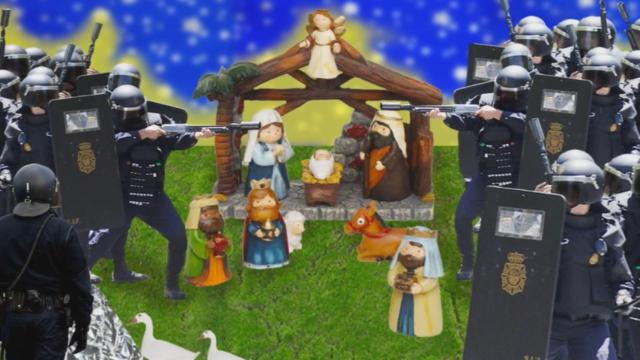 Imagen publicada por TV3 mofándose de la Policía Nacional.