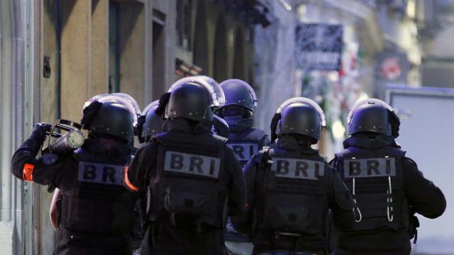 Efectivos del BRI por las calles de Estrasburgo