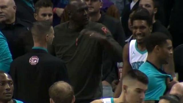 La colleja que Jordan le propició a uno de sus jugadores se hace viral