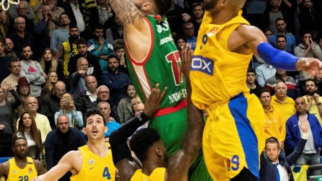 Poirier, tras anotar la última canasta del partido