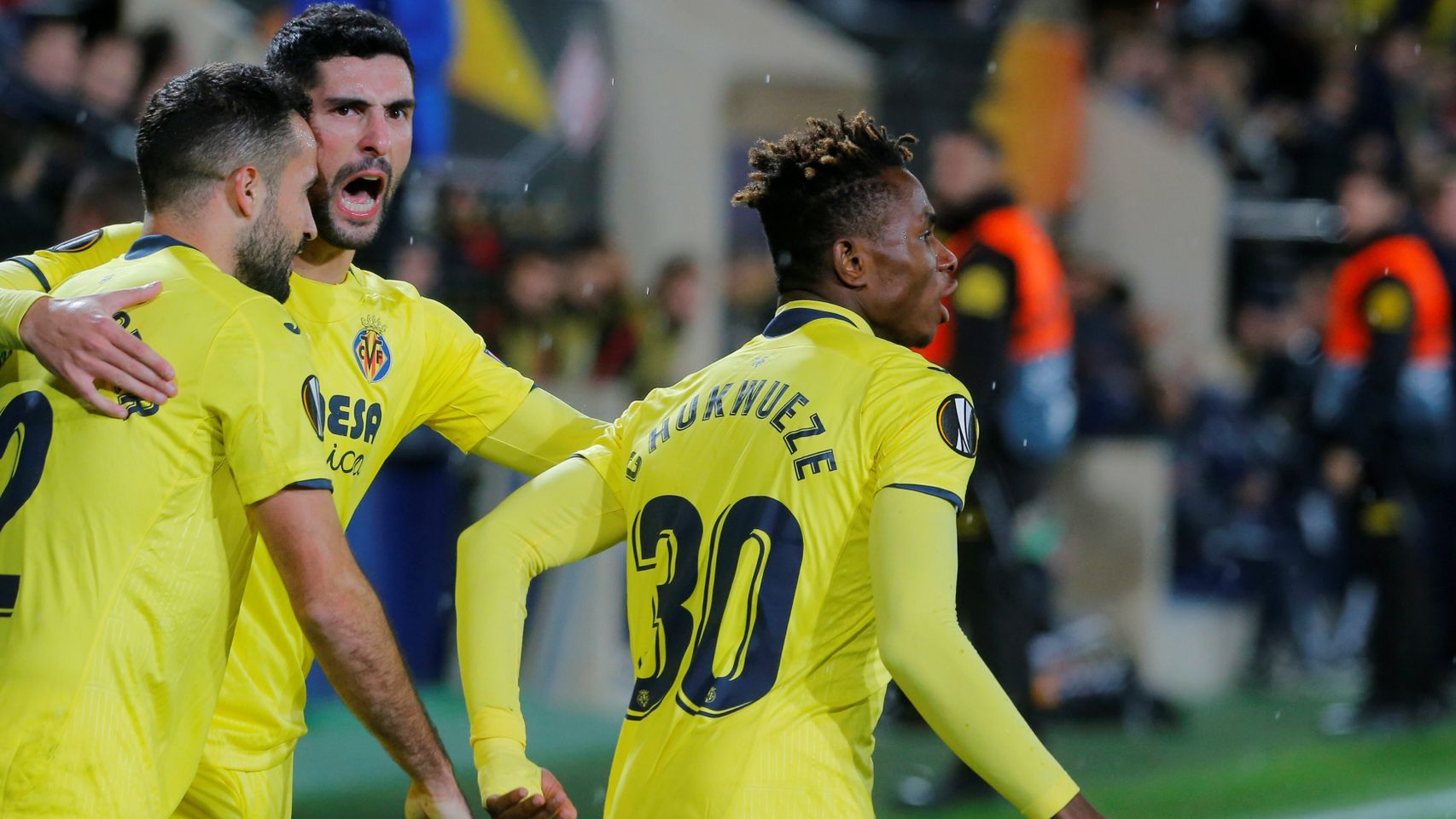 Los jugadores del Villarreal celebran un gol en el Estadio de la Cerámica