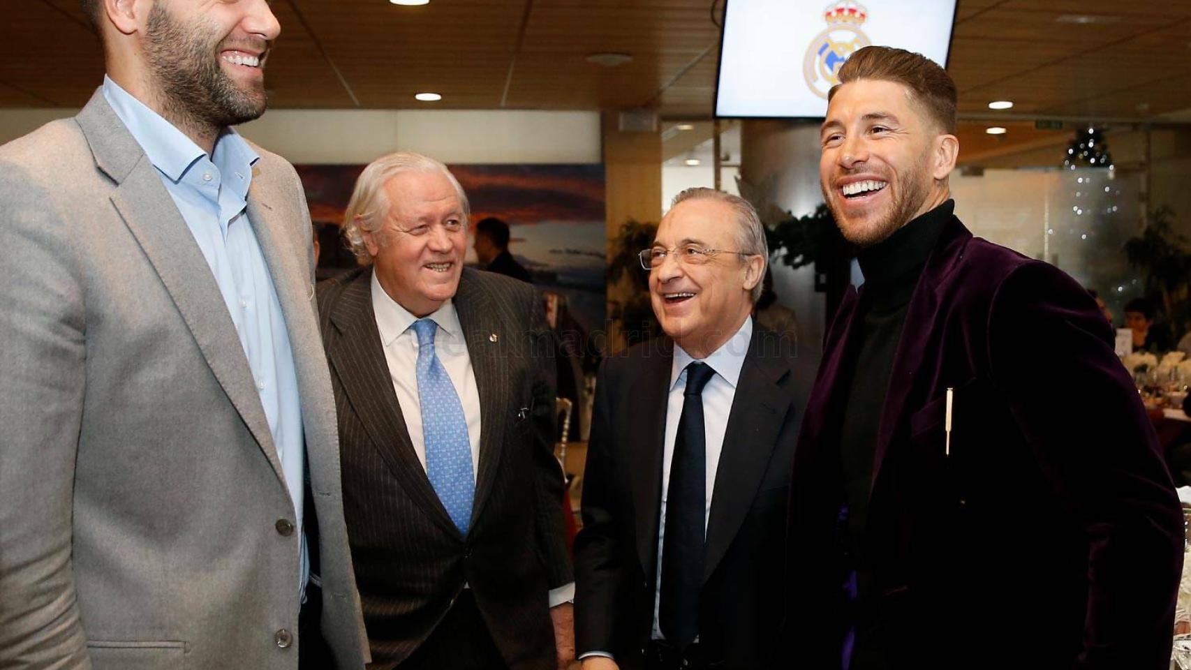 Los capitanes junto a Florentino Pérez