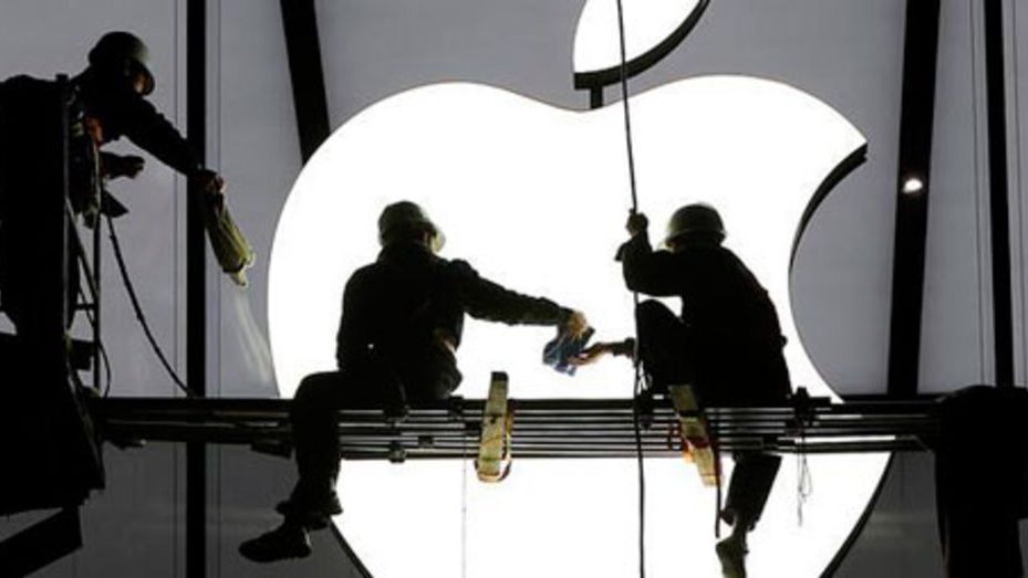 Apple hace historia en Wall Street y se convierte en la primera compañía en superar el billón de dólares