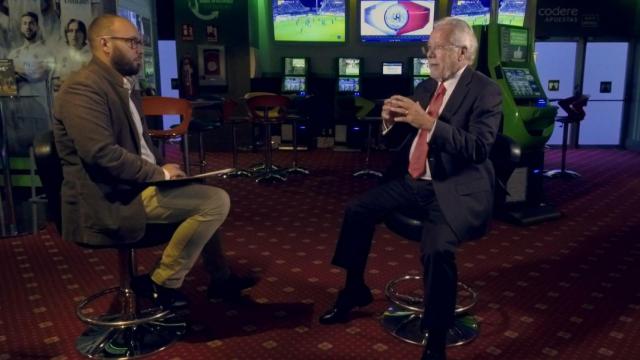 Tomás Ocaña (a la izquierda) entrevista a Luis Miguel Cabeza de Vaca, directivo de Codere.