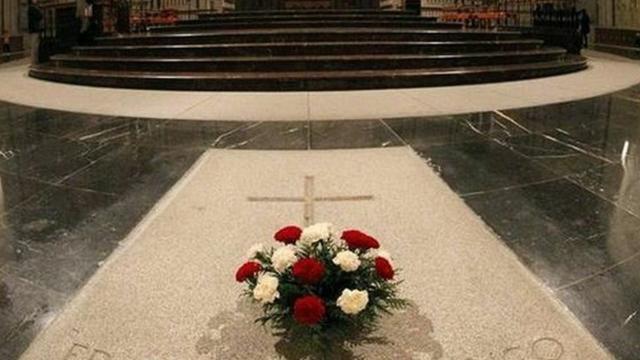 Tumba de Franco en a basílica del Valle de los Caídos.