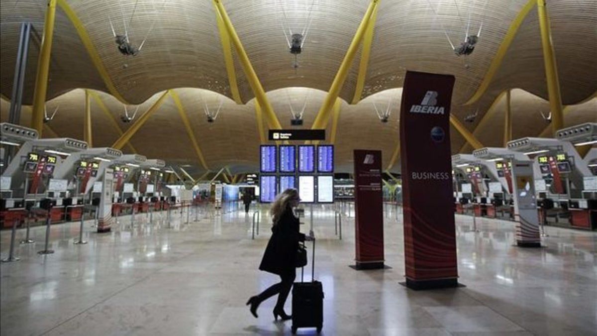 AENA, en múltiplos históricos, suma recomendaciones de venta