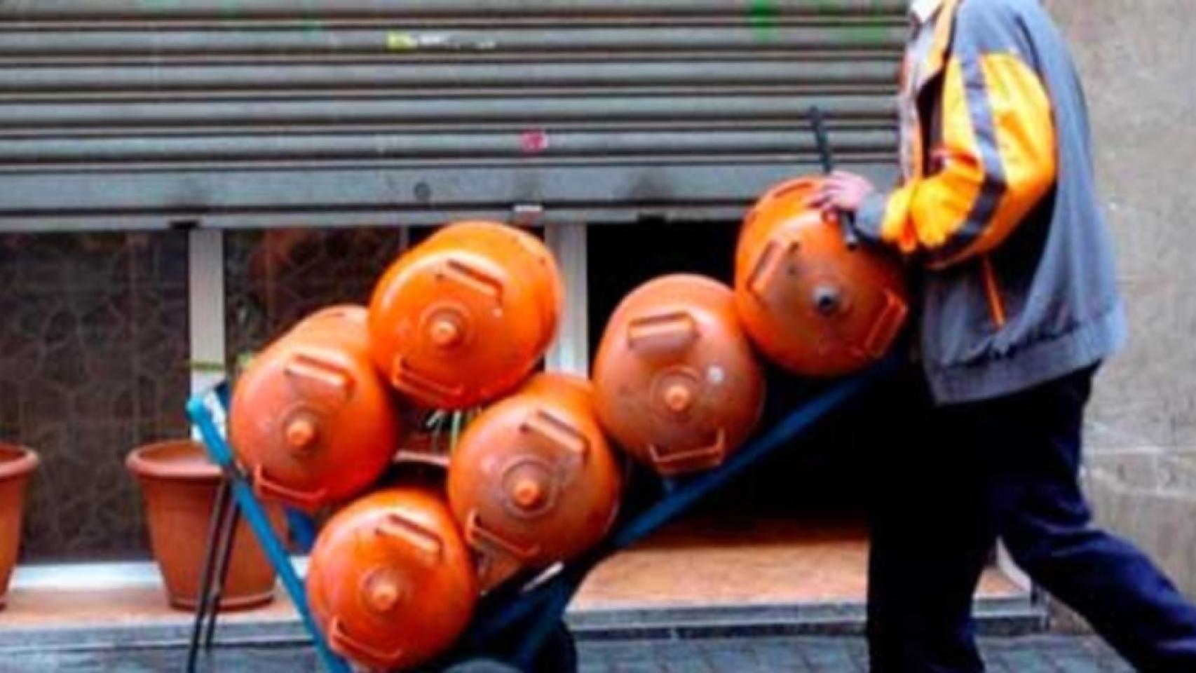Un repartidor de bombonas de butano.