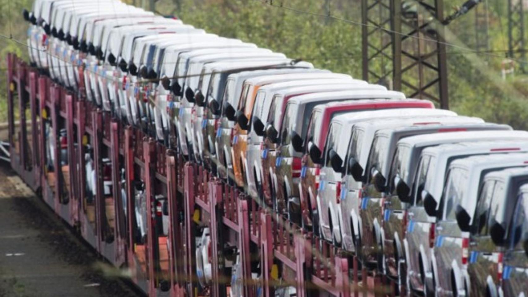El déficit comercial crece un 56% hasta julio, al caer la venta de coches a Reino Unido