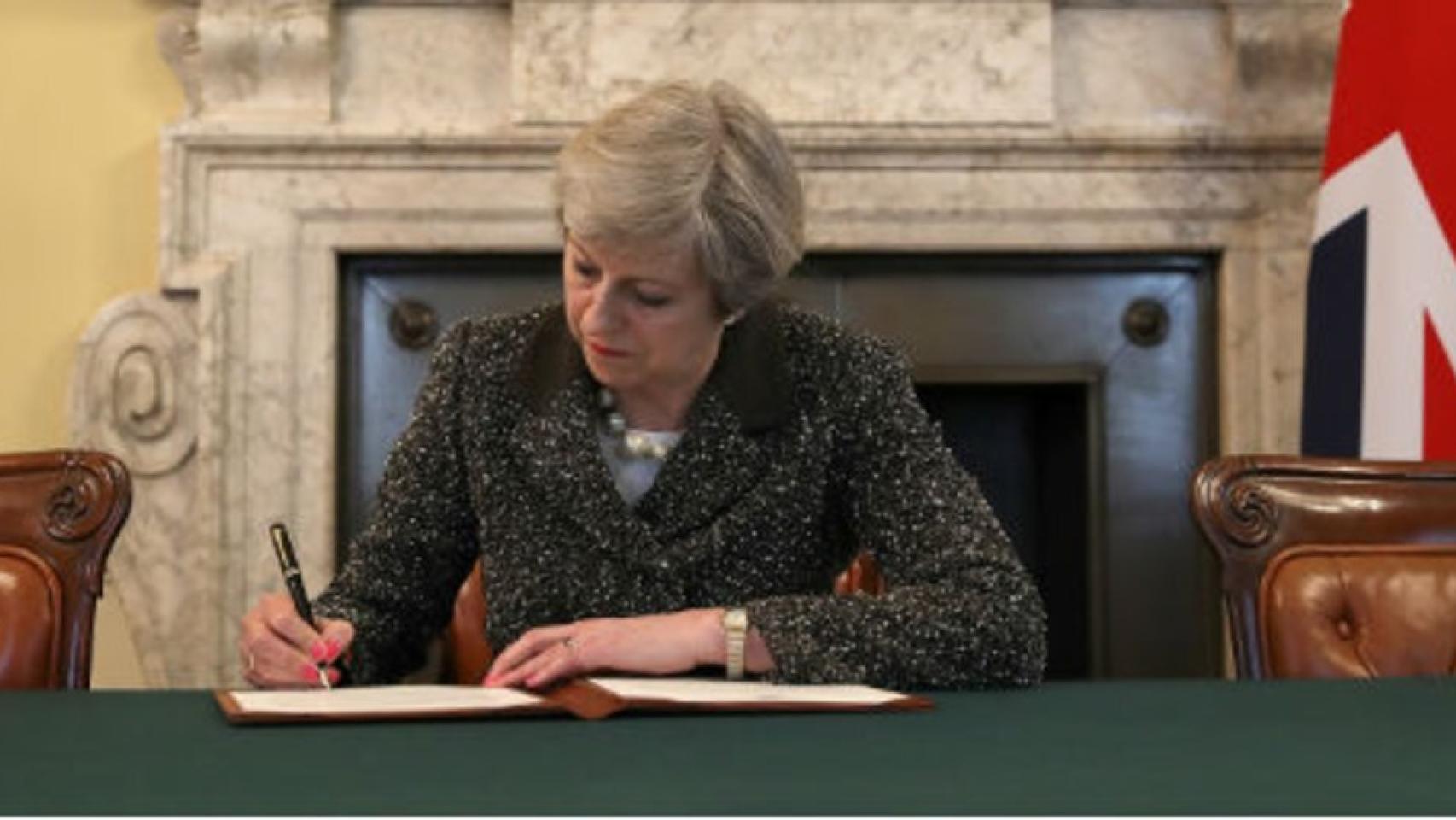 may-brexit-firma-585-290317
