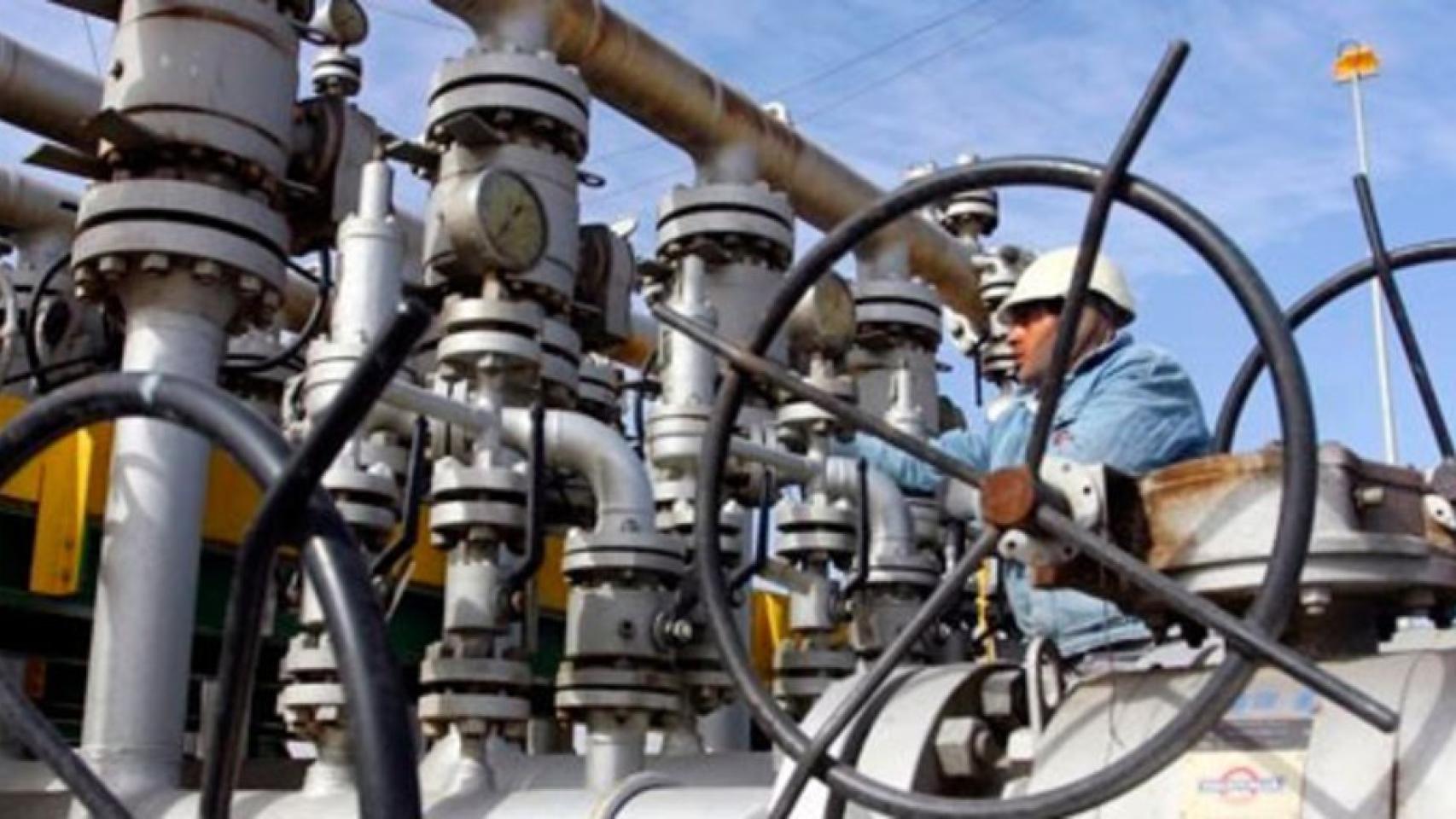 El crudo Brent toca mínimo de cinco meses, borra ganancias anotadas tras acuerdo OPEP