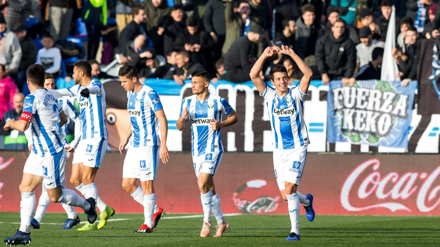 Los jugadores del Leganés celebran un gol ante el Sevilla