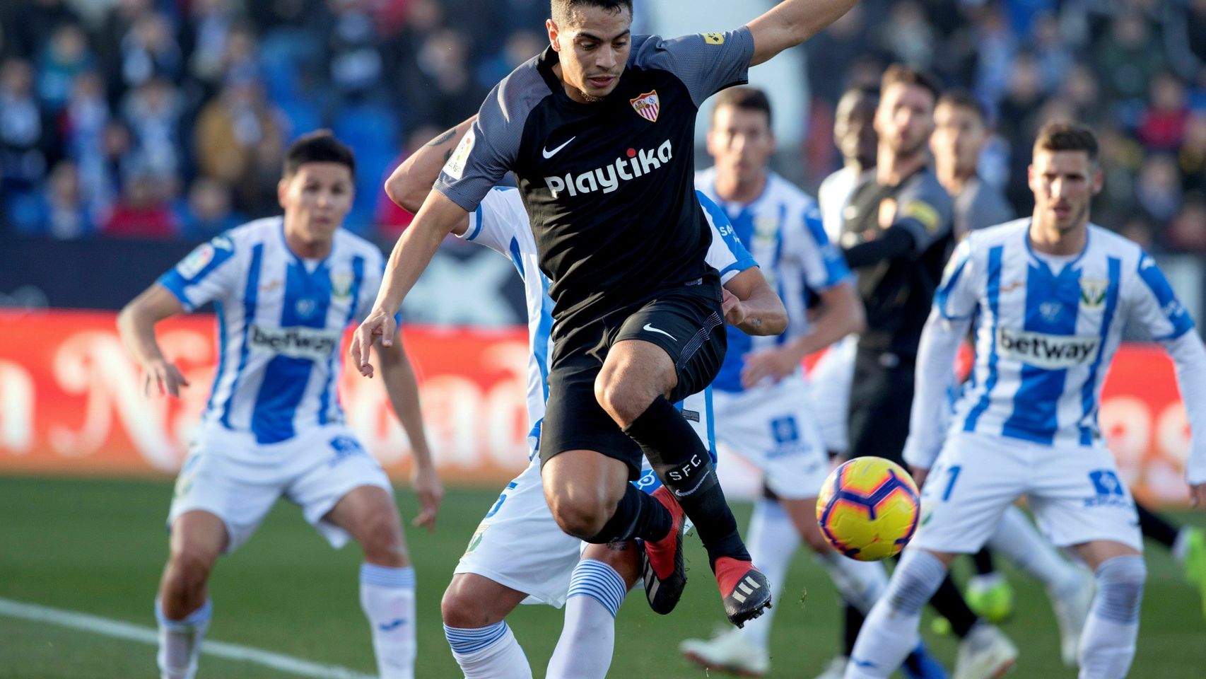 Ben Yedder pelea un balón ante el Leganés