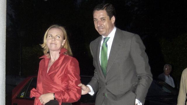 Eduardo Zaplana y su mujer, Rosa Barceló, en una foto de archivo (2003).