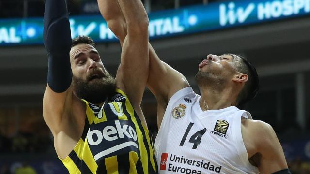 Ayón intenta taponar a Datome